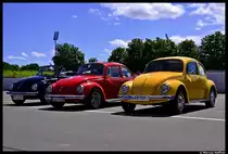 Scheinbar waren die K�ferfahrer(-innen) noch voll im EM-Fieber, denn am 8. Juli 2012 standen diese  Deutschlandk�fer  genau aufgehreiht in der richtigen Farbkomposition beim K�fertreffen an der Steintirb�ne in N�rnberg. 