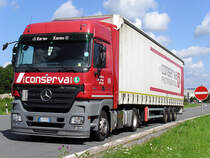 3.8.12 / einen weiten Weg hat die junge Truckerin aus Italien mit ihrem Mercedes Actros 1846 hinter sich...(Gre und gute Fahrt)