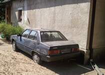 Mitsubishi Tredia. Interessant, dass das Modell sowohl mit 5 Gang als auch mit einem sogenannten 8 Gang Schalter gab. Ob der hier gezeigte Model welcher ist, weiß ich nicht. Foto: 20.07.2012.