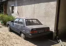 Mitsubishi Tredia. Interessant, dass das Modell sowohl mit 5 Gang als auch mit einem sogenannten 8 Gang Schalter gab. Ob der hier gezeigte Model welcher ist, weiß ich nicht. Foto: 20.07.2012.