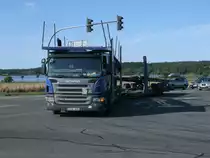Dieser SCANIA Autotransporter bog,am 03.August 2012,an einer Kreuzung nach Bergen/R�gen ab. 
