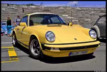 Gelber Porsche am 8. Juli 2012 beim K�fertreffen an der Steintrib�ne in N�rnberg.