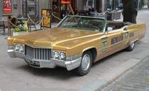 Dieser Cadillac de Ville Convertible des Jahrganges 1970 steht als Reklame vor dem Musiktheater Palatsi in Tampere/Finnland am 09.6.2012.