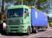 August 2012 / aus Spanien kommt der MAN - Sattelzug ohne Typenbezeichnung..hier  bei der Rast an der A 45..