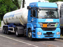 Juli 2012 / Mercedes Axor 1848 hier als Gefahrguttransporter..