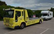 Der Abschleppwagen  Volvo FL 612 wollte helfen. Ich hatte nur Batterieprobleme und brauchte nicht auf die Pritsche. In Tampere/Finnland am 12.06.2012.