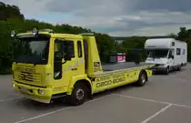 Der Abschleppwagen  Volvo FL 612 wollte helfen. Ich hatte nur Batterieprobleme und brauchte nicht auf die Pritsche. In Tampere/Finnland am 12.06.2012.