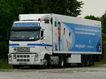 Volvo FH 480 mit K�hlauflieger von  Transdanubia  abgestellt in Crailsheim, 27.05.2012