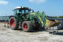 Fendt vom Friesenhof wartet auf den nchsten Einsatz, August 2012