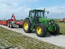 John Deere 6900 als Transportfahrzeug f�r einen Absetzcontainer, August 2012