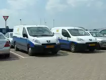 2 x Peugeot stehen an der Nordseek�ste, August 2012