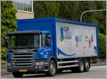 Scania P360 mit Pritschenaufbau eines Getr�nkelieferanten aufgenommen am 06.08.2012.