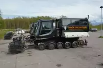 Ein Pisten Bully 300 Kandahar im Sommer mit Fahrgastkabine ohne Ketten. Gesehen am 25.06.2012 in Schweden. 