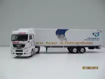 Eigenbau MAN TGX XLX mitKofferauflieger nach Vorbild der Spedition wandt.
Ma�stab: 1:87