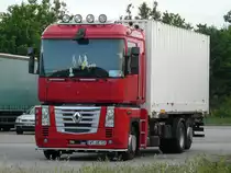 Renault Magnum 460 beladen mit einer Wechselbr�cke abgestellt auf dem Rasthof Herrieden, 28.05.2012