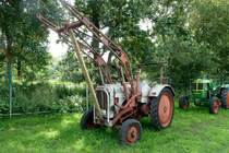 Hanomag R16 mit Frontlader eines Traktorensammlers in Nordholz, Juli 2012