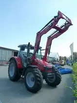 MF 5440 wartet auf seinen ersten Arbeitseinsatz, August 2012