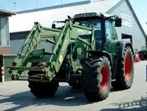 Fendt 716 wartet auf seinen n�chsten Einsatz, August 2012