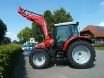 MF 5440 wartet auf seinen ersten Arbeitseinsatz, August 2012