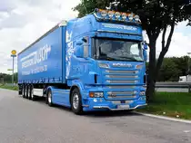 August 2012/ Zur Busch - Flotte aus dem Raum Siegen geh�rt dieser Scania R 730 mit V8 Maschine...kurze Fahrtunterbrechung auf dem Rastplatz Sauerland..