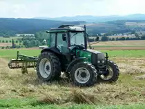 Valtra 700 bei der Feldarbeit in Fulda-Dietershan, August 2012