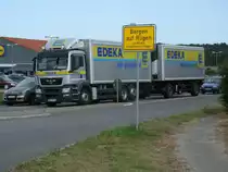 Dieser MAN-H�ngerzug stand,am 09.August 2012,an einer Kreuzung um Bergen/R�gen zuverlassen.