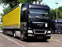 August 2012 / ein schlichtes Finish - aber 540 PS treiben den MAN - Sattel vom Typ TGX 18 die Sauerl�nder Anstiege hinauf...