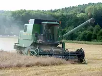 John Deere 1188 unterwegs auf einem Getreidefeld in 36100 Petersberg-Marbach, August 2012
