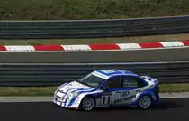 Lada Granta, Team Demfi. Demfi (Hauptsponsor des Rennwagens) ist eine russische Fahrwerk-produzer Firma.
Aufnahmedatum: Erste Wochenende, Mai 2012.