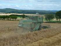 John Deere 925 bei der Getreideernte, August 2012