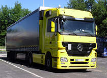 August 2012/ Mercedes Actros 1944 - zu Hause in Ratzeburg -  abgestellt auf der Raststtte Sauerland ..