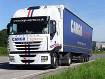 August 2012/ ..der Antrieb vom IVECO - Stralis bringt 450 PS auf die Strae, an der 

A 45 hlt der Sattelzug von Cargo-Express - beheimatet im europischen Ausland - 

seine Ruhepause ein...