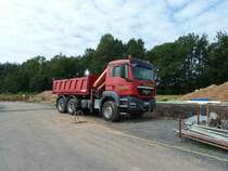 MAN TGS 26.440 der Firma MIHM aus Buttlar steht auf einer Baustelle in 36100 Petersberg-Marbach, August 2012