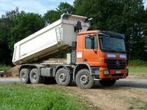 MB Actros 4148 der Firma WENDE steht auf einer Baustelle in 36100 Petersberg-Marbach, August 2012