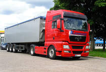 August 2012/ fr Lehmann & Sohn fhrt dieser Kipper - hier ein MAN TGX 18.440....