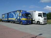 Ein MAN Sattelzug(im Hintergrund)und ein MAN-Hngerzug am 15.August 2012 in Bergen/Rgen. 