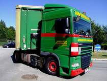 DAF XF105.460 der Sped. Angermayr bei einer Kreisverkehrdurchfahrt; 120818