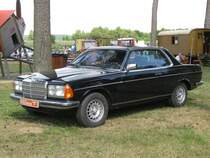 Limousine MB 230 CE (W 123) aus dem ehem. Landkreis Wittstock (WK) beim 18. Oldtimer- und Traktoren-Treffen im AGRONEUM in Alt Schwerin [12.08.2012]
