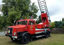 Drehleiter DL 25 Typ S 4000-1 der Freiwillige Feuerwehr Triebes. Zusehn beim Fest 125 Jahre Freiwillige Feuerwehr Triebes. Foto 11.08.2012
