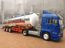 1:87 MAN TGA LX in blau mit einem Feldbinder Chromtank der Hertener Spedition KLAESER
der Chemietank trgt den Schriftzug der HP www.KLAESER.de