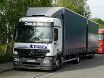 MB Actros 1841 Tandem-Hngerzug von  Transporte Scheck  abgestellt in einem Industriegebiet in Nrnberg, 07.06.2012