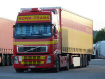 Volvo FH 440 von  ROWA-TRANS  aus der Schweiz bei der Pause auf dem Rasthof Wrnitz, 08.06.2012