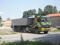Die Fa. Plambeck aus Cuxhaven am 15.6.2011 mit einem MB Actros Kipper in Otterndorf