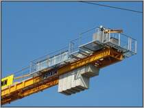 Hier der hintere Ausleder mit den Gegengewichten des Potain-Krans am Europaplatz in Karlsruhe. (04.05.2008)