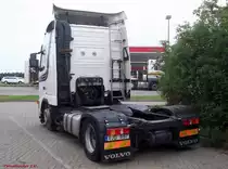 Volvo FH12 460, R�ckansicht der Zugmaschine aus Schweden, Rostock 29.7.2012