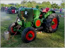 Vorbereitungen zum starten des Oldtimertraktors der Marke HSCS mit Gl�hkopf; Typ GS 35; Bj 1952; 1 Zyl; 7000 ccm; 35 Ps;  Aufgenommen beim Oldtimertreffen in Keispelt(L) am 12.08.2012.   