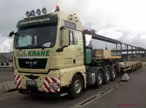 MAN TGX 41.540 der Fa. ''H.N. Krane'' mit Nooteboom-Schwerlastanh�nger, Rostock - �berseehafen, 9.8.2012