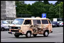 Ein VW-Bus Typ 3 aufw�ndig mit Airbrush lackiert. Gesehn am 8. Juli 2012 beim K�fertreffen an der Steintrib�ne in N�rnberg.
