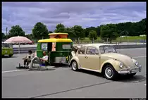 Dieses Camping-Wohngespann war am 8. Juli 2012 beim K�fertreffen an der Steintrib�ne in N�rnberg.
