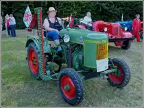 Fendt F15 Dieselross, Bj 1950; 15 Ps; 1 Zyl; 1178 ccm; aufgenommen beim Oldtimertreffen in Keispelt (L) am 12.08.2012. Wie man sieht, haben auch Frauen Spa� am Traktorfahren. Gru� an die nette Traktorenlenkerin. 